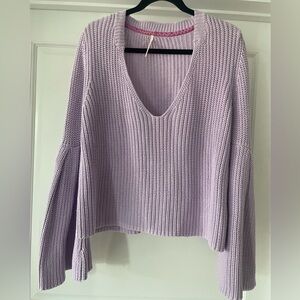 Lavender V-Neck Women's Sweater! Received MANY Compliments 🫶🏼